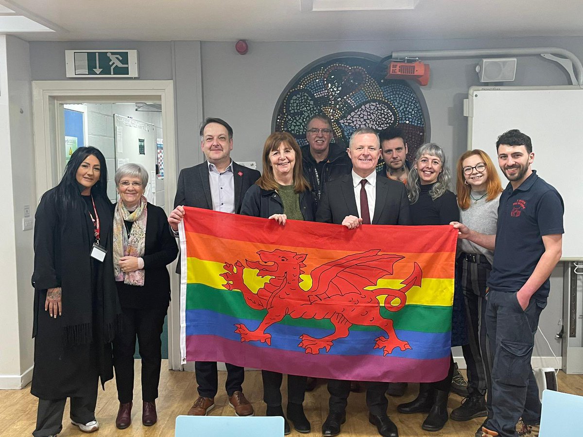 Spent the day in Wrexham listening to people, sharing my plans for Wales’ future.

I think it’s important to have a wider view of people’s issues, which is why I enjoy getting out &amp; hearing them directly.

Diolch am y paned ☕️

<a href="/lesley4wrexham/">Lesley Griffiths</a> <a href="/hannahblythyn/">Hannah Blythyn</a> <a href="/CThomasMS/">Carolyn Thomas MS / AS</a> <a href="/asranger/">Agentic Space Ranger</a>