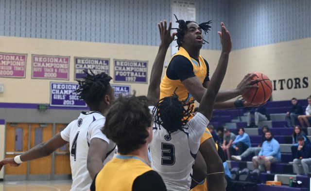 .<a href="/AthleticsRHHS/">River Hill Athletics</a> boys basketball is playing a different style than Hawks teams of the past. The Hawks are speeding up the tempo of the game on both ends of the floor, a key element in their 9-0 start to the season. <a href="/somagetsbuckets/">Soma Unegbu</a> 
baltimoresun.com/2024/01/05/riv…