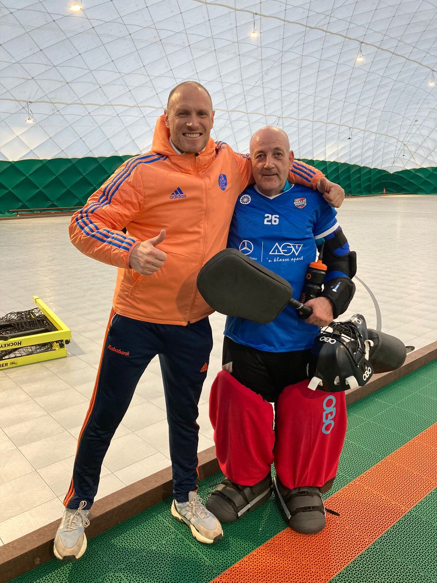 HCGO2012's tweet image. 🧡 HCGO Trim Goalie Jan Struik ging weer beestachtig te keer tijdens de zaaltraining van @goalieworks , de keeperschool van @oranjehockey doelman @pirminblaak . 
#hcgo #hockey #goereeoverflakkee #middelharnis #trimhockey #recreantenhockey #trimmers #fithockey #pirminblaak