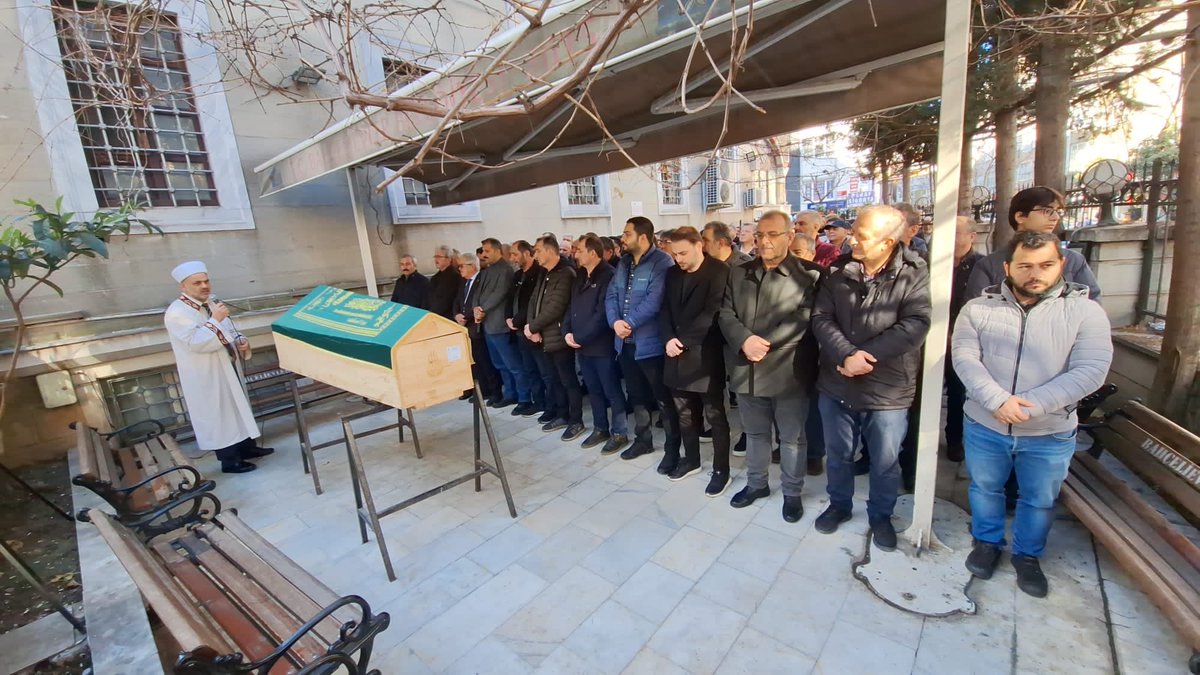 devagungorende's tweet photo. Teşkilat İşleri Başkanımız Sn. Feyyaz Köseoğlu'nun dedesi  Hacı Ferhat Karaca İstanbul 'da tedavi gördüğü hastanede vefat etmiştir.Karaca Ailesine ve Tüm Yakınlarına Baş sağlığı diliyoruz. Cenaze namazına yönetim kurulu olarak katılım sağladık .Allah rahmet eylesin. https://t.co/3AzGlKRpvf