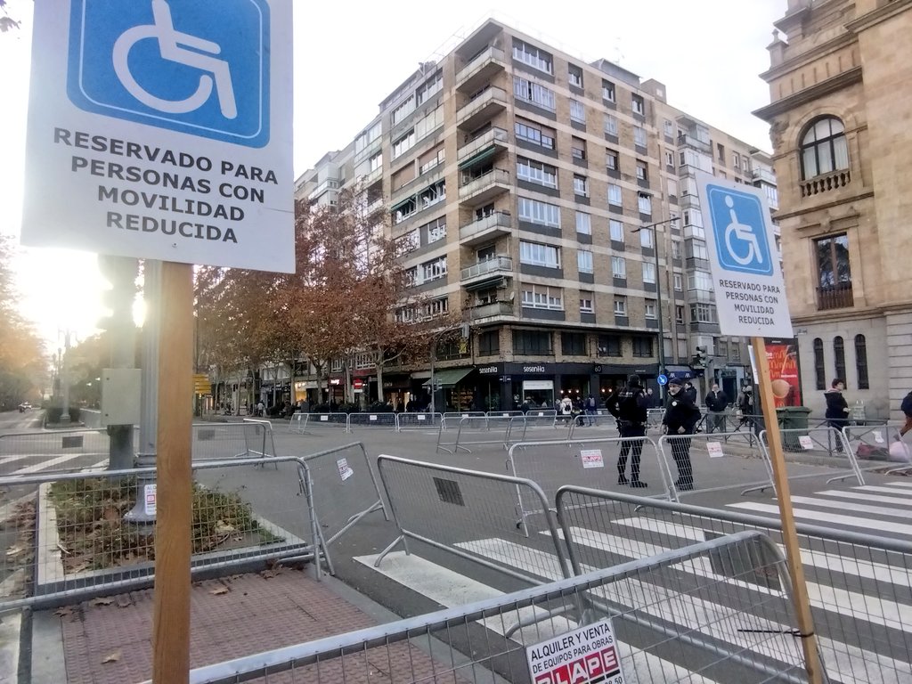 La zona reservada a personas con movilidad reducida se encuentra en San Ildefonso con Pº de Zorrilla

#CabalgataVLL2024