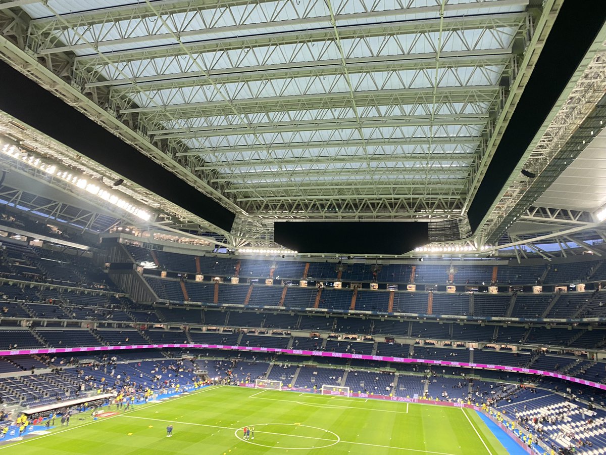 Nanar93's tweet photo. Toujours aussi magique le #SantiagoBernabeu #RMAMAJ https://t.co/9bkJGMb2s4