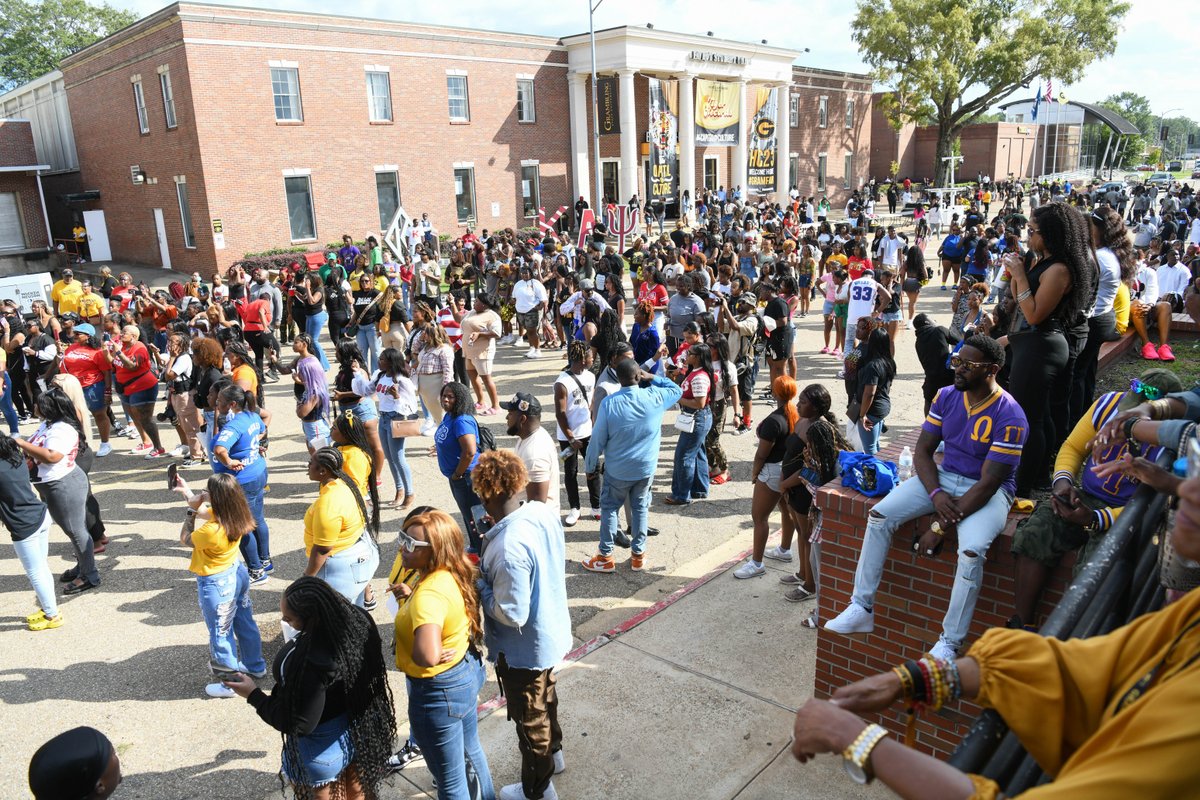 Grambling1901's tweet photo. Happy #GramSpiritFriday Tigers! On this rainy day in the "G", we're thinking back to warmer times on the yard during Homecoming Week. Can you spot yourself in the crowd? 😎❤️💛🖤  #GSUHC23 #GramFamHC https://t.co/bobzwkjusZ
