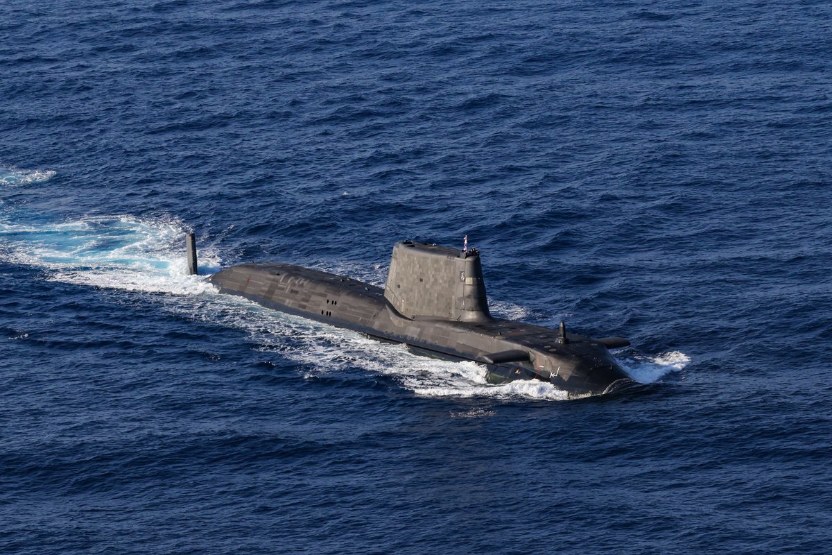 NavyLookout's tweet image. Unprecedented:

RN is appealing to the retired community via LinkedIn for a new Rear Admiral - Director of Submarines. 

No suitable internal candidate to replace two-star @RAdmSAsquith 

Via @thetimes @larisamlbrown 

archive.is/YtH39