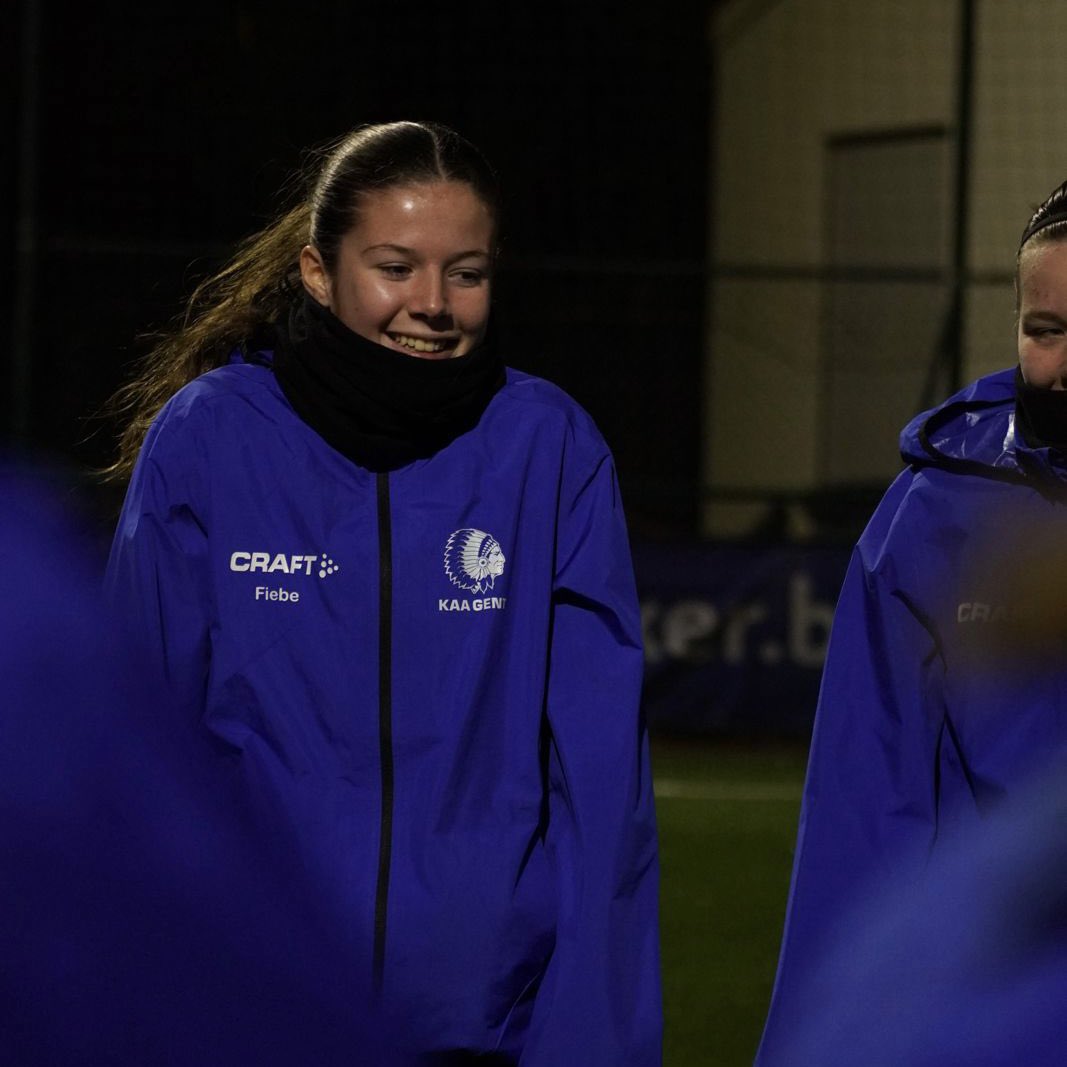 Van de 𝙐𝟭𝟭 naar 𝙙𝙚 𝘼-𝙠𝙚𝙧𝙣! 😵

Beloftenaanvoerster Fiebe Schelfhout schuift door naar de A-kern. Veel succes Fiebe! 💪👏

Meer via ➡️ kaagent.be/nl/nieuws/05-0….

#COBW #LottoSL #GeneratieGent