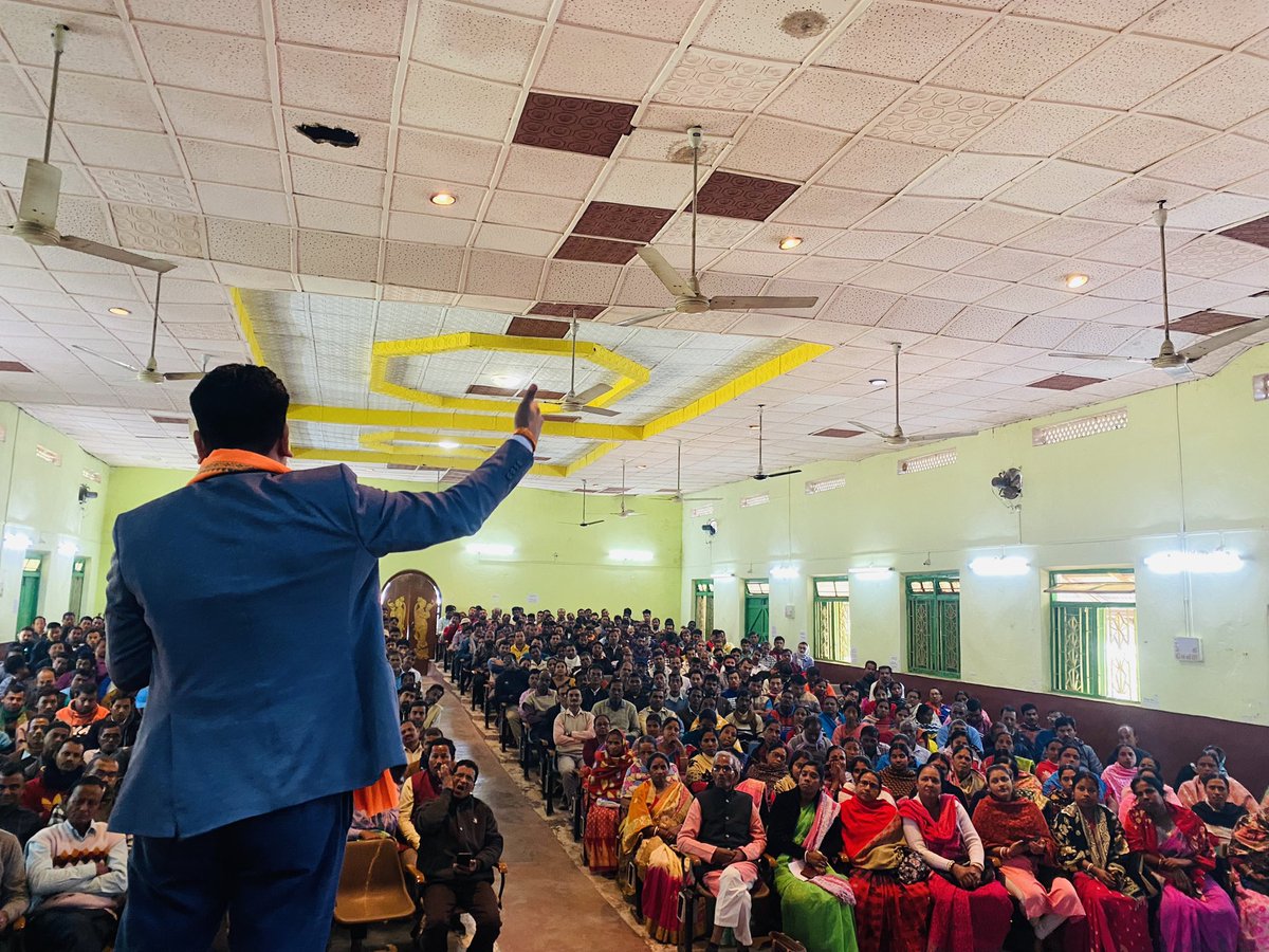 chandandnath's tweet photo. #NaMoAppCampaign workshop in #Sabroom Mandal. Huge Karyakarta gathered in this workshop. It seems very good to see they all are very excited about the #NaMoApp task.
#HamaraAppNaMoApp https://t.co/v7xuTD7ZJa