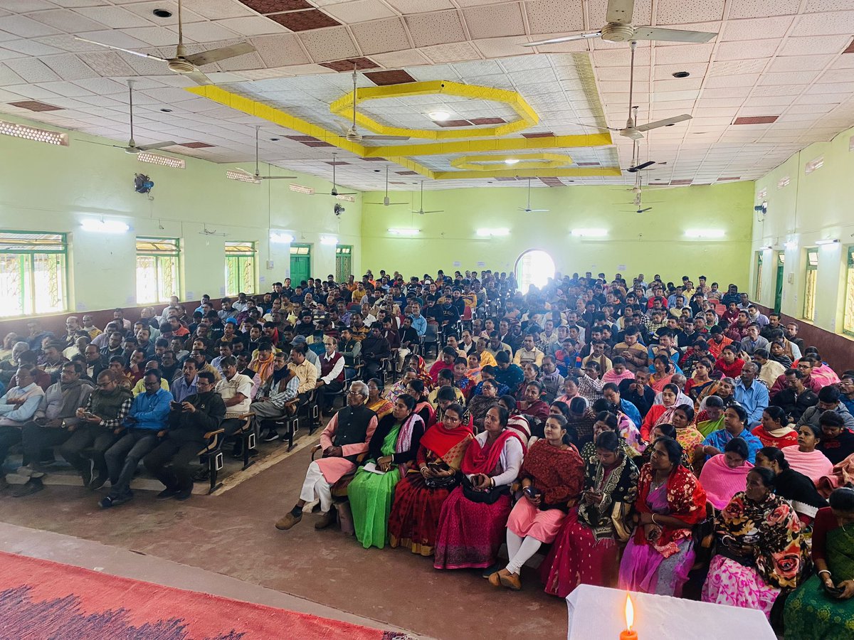chandandnath's tweet photo. #NaMoAppCampaign workshop in #Sabroom Mandal. Huge Karyakarta gathered in this workshop. It seems very good to see they all are very excited about the #NaMoApp task.
#HamaraAppNaMoApp https://t.co/v7xuTD7ZJa