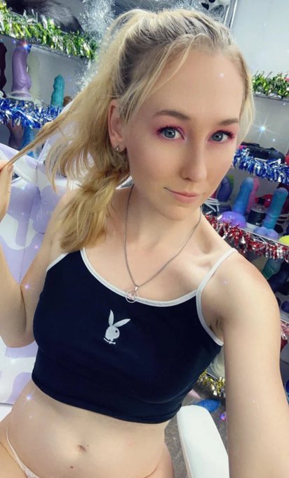ACTRESS YEAR CHALLENGE 2024! (4/365)  @BrookeDillinger ! 🤩💙  Imagine a porn version of Wonkas factory<a class="tags" href="/tag/brookedillinger">@brookedillinger</a>
