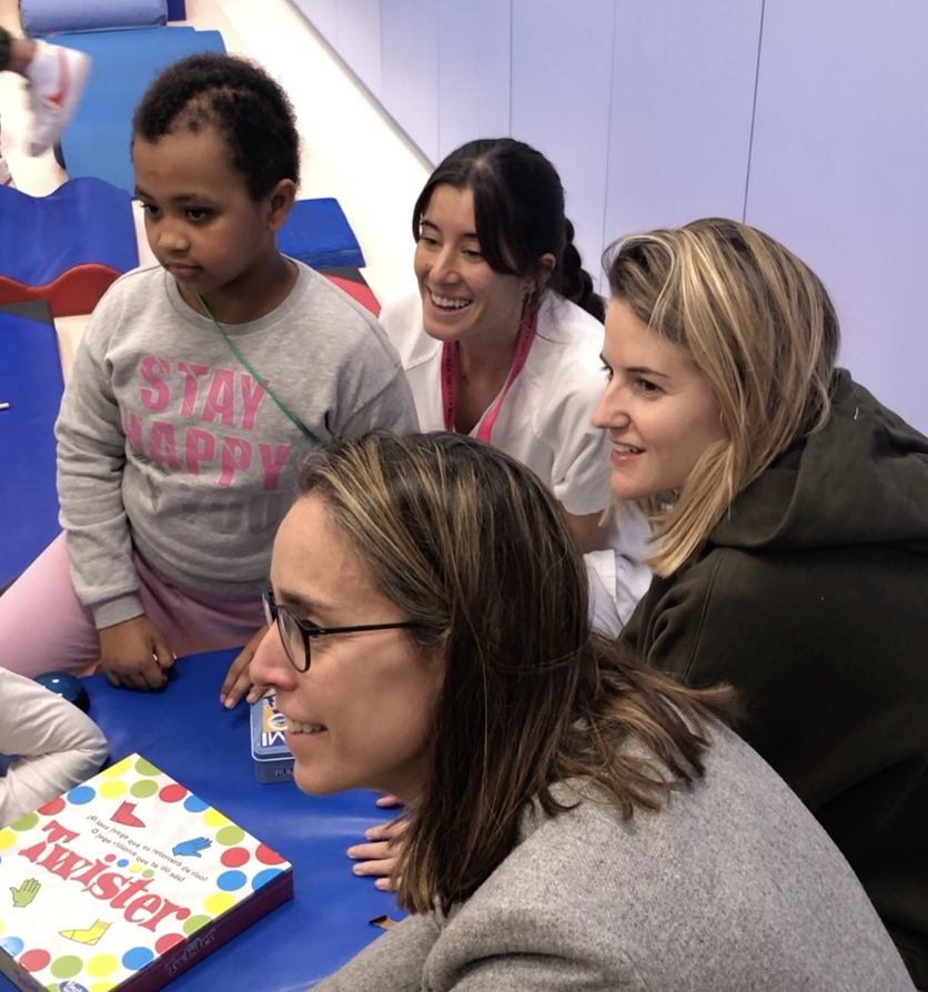 La <a href="/FCatalanaPadel/">FCP - Federació Catalana de Pàdel</a> ha visitat l'Hospital Infantil per portar moltes sorpreses als infants hospitalitzats durant aquestes festes 👑 La visita ha sigut possible gràcies a l'Associació <a href="/PulserasCandela/">Asociación Pulseras Candela</a>. Tot el nostre agraïment! #FemVHambTu