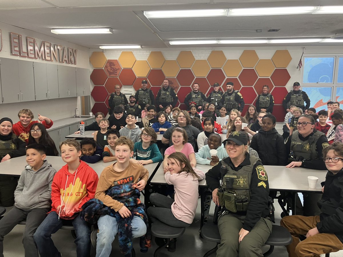 HannahKwon_SW's tweet photo. “Coco with Cops” for December outstanding attendance celebration. Thank you @SheriffClayCo for joining and spending time with our students together! @ChouteauSchool @WalkerAnjanette https://t.co/57WyBQHiUb