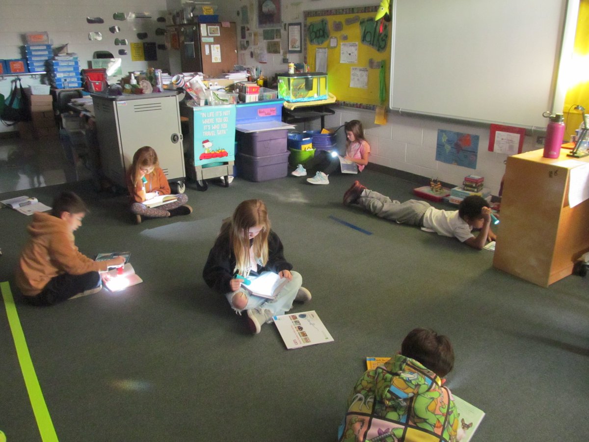 BethHalterman's tweet photo. Flashlight 🔦Friday is BACK!  Way to be Reader📙📘 Leaders.  #RESBelieves https://t.co/oq72VeLHyb