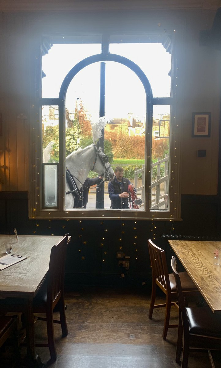 themasonsnw10's tweet photo. A horse walks into a bar….🐴

If you’re in the neighbourhood, pop in for a cheeky pint and get rid of that long face😉

#horse #pub #bar #kensalrise #london #food https://t.co/zi2jXCGWce