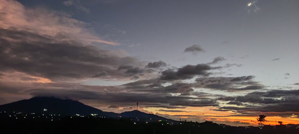 ArbolDFuego's tweet photo. @Frank_Cuesta Chinchontepec, volcán de San Vicente, #ElSalvador. Noviembre 2023. Vista desde la zona Norte de San Vicente 👌🏼 https://t.co/zPjYgG5j1E
