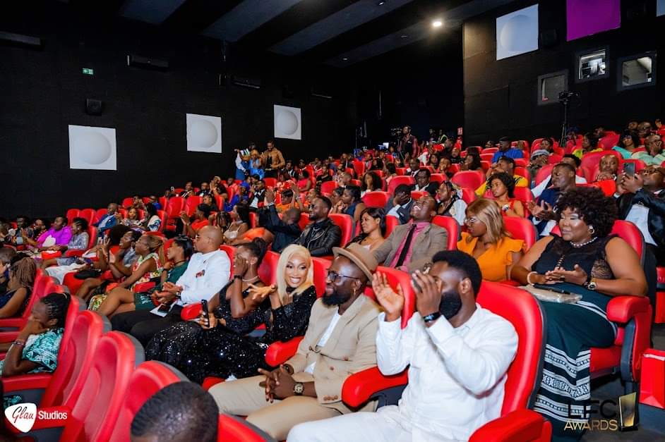 TitiNdema's tweet photo. @LFCamerounais BRAVO
En regardant ces photos prises sur la page ,je me remémore cette belle https://t.co/3FcXADSIoX me prenais pour  @stephan_dipita 🤣 en permettant au public d'être détendu tout en participant à la remise des prix.
#LFC6 #CanalOlympia 
@FrancoiseEllong 👌🏾 https://t.co/N1KznQ7d9p