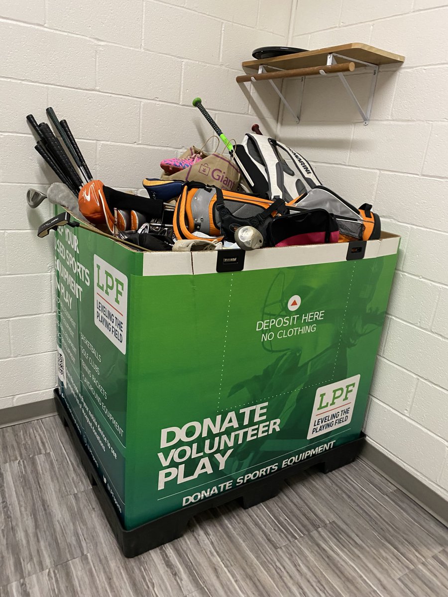 MrMacBL's tweet photo. Organized and led by seniors @SwayneeQueen13 and @Tr1zz13, our donation of sports equipment was overflowing before we sent it to @LPFsports. We will be reconnecting with them to volunteer on our upcoming Day of Service! https://t.co/gSURso48NC