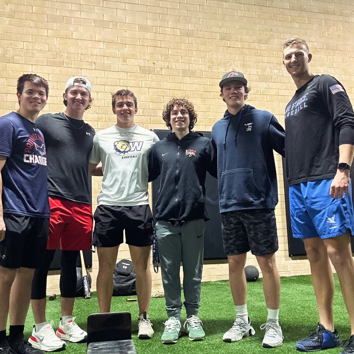 Some of the 2023 O’s decided to stop by and grind…TOGETHER. Once a family, always a family!!! Great to see you fellas back at it 🤝 🫡 #ONDECKFAM #ONETEAMONEFAMILY #DUDES On Deck Academy and the On Deck O’s are powered by @OrthoCarolina!