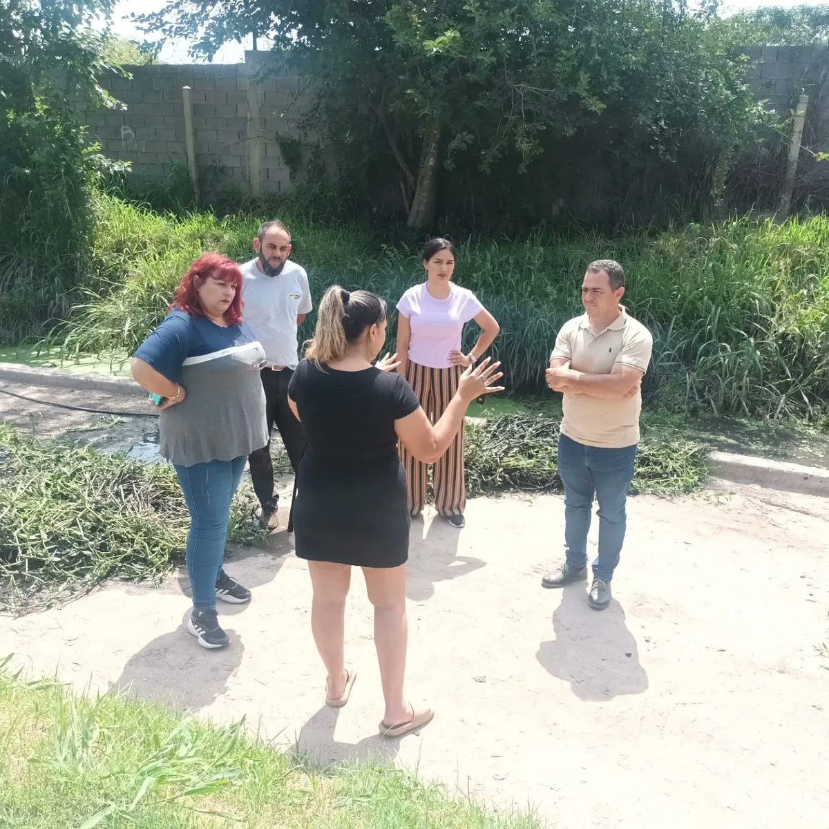 sofiderosa1's tweet photo. 📍Junto a la dirección de @dhumunicba y COP 13 se realizó la limpieza del canal que colinda con Fiat, estuvimos hablando con los vecinos de las necesidades del lugar.
#cpcchaletsanfelipe
#cop13
#municipalidaddecordoba https://t.co/iGaE3v0EmW