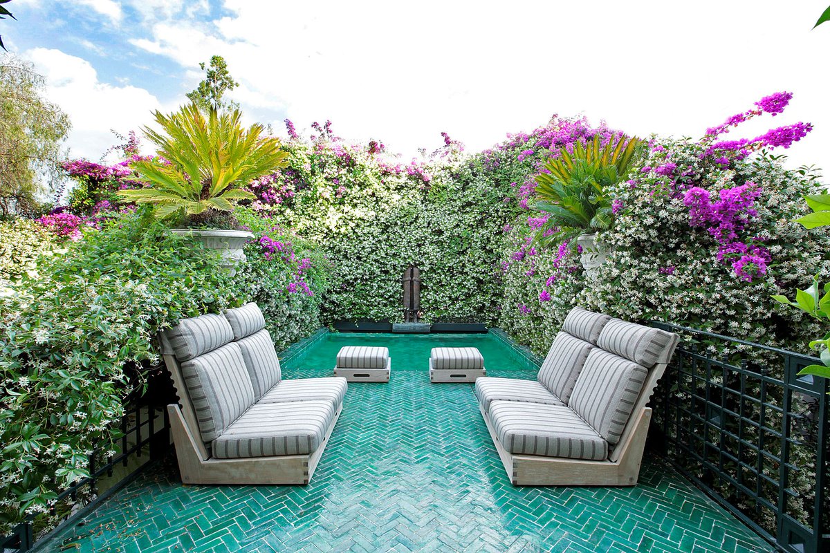 🌍✨ Dreaming of a Portuguese adventure? 🇵🇹✈️

📍 From the charming streets of Lisbon to the breathtaking cliffs of the Algarve 🌟Read our recent adventure - hubs.ly/Q02dt2j70

#absolutely #portugal #absolutelymags #absolutelymagazines #absolutelylondon #london