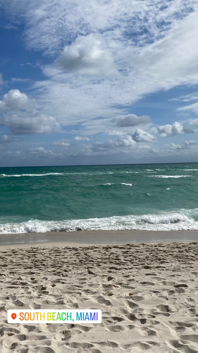 Alengland422's tweet photo. Pre-conference beach time. https://t.co/nsAjUeGtf3