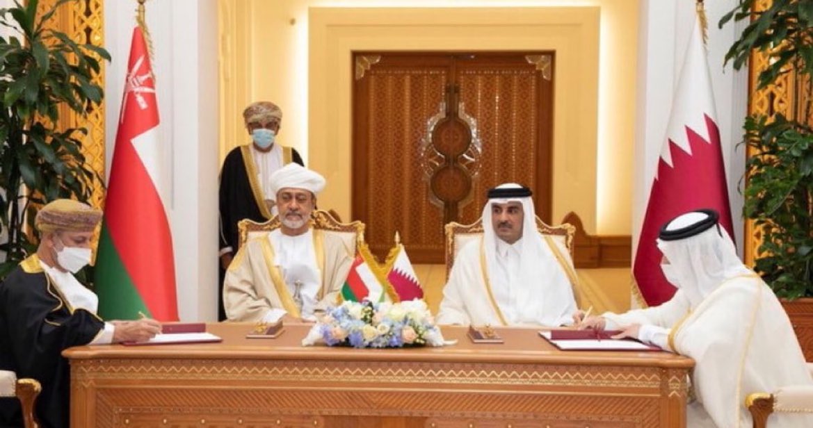 🔥🔥 عاجل

⚡ في موقف يرفع الرأس

سلطنة عُمان و #قطر تعلنان تقديمهما بيانان كتابيان إلى محكمة العدل الدولية في لاهاي دعماً للموقف الفلسطيني من جرائم الإحتلال الإسرائيلي .
ما رأيك بهذا الموقف ؟