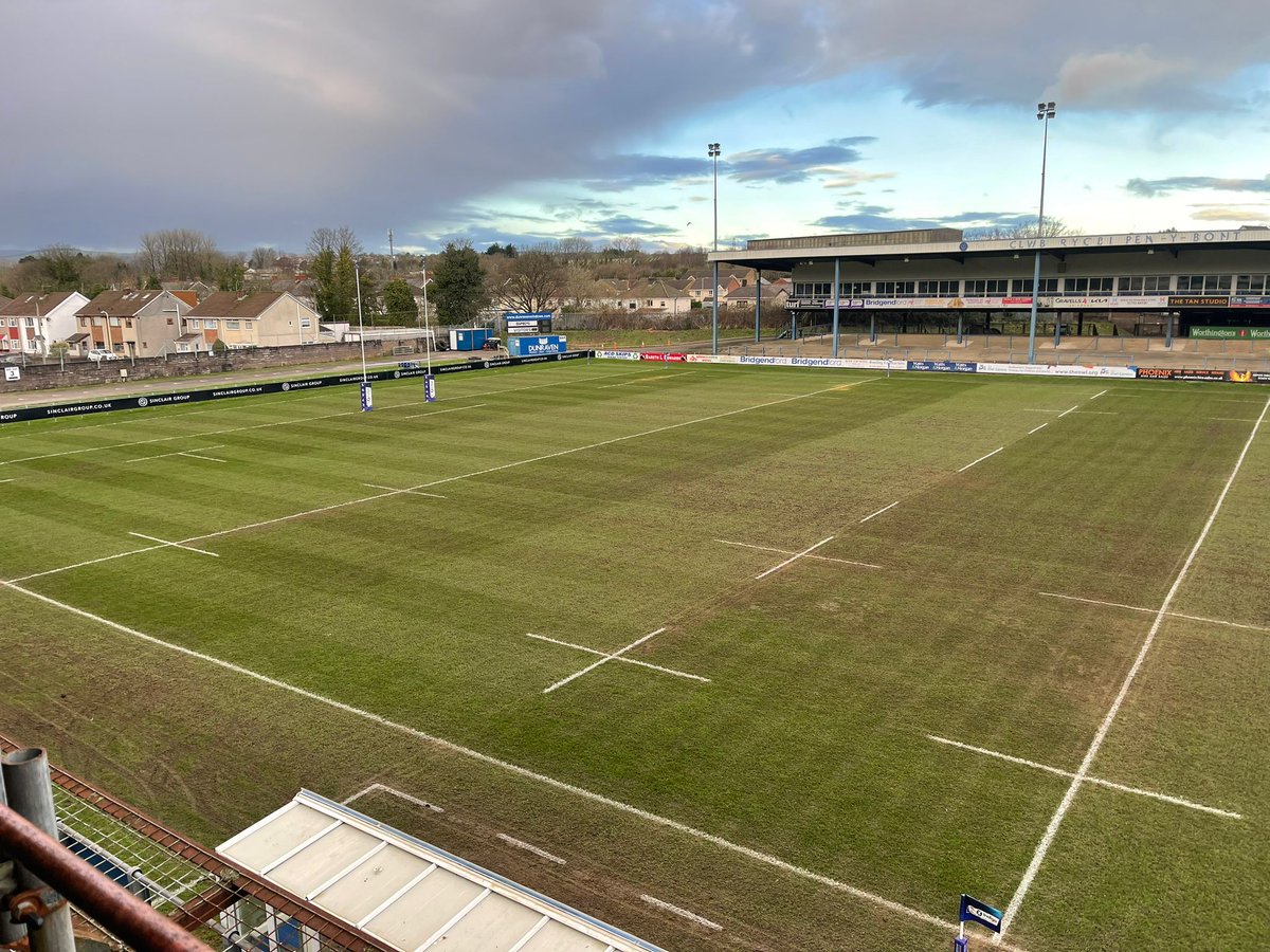 bridgendravens's tweet photo. 🏡🏟️ The Dunraven Brewery Field 

How good does our home look ahead of tomorrow's game with Carmarthen Quins? 😍

Big thanks to the team at LJPS for their incredible work as always 👏 

🔵⚪ https://t.co/ZJPZpDtanC