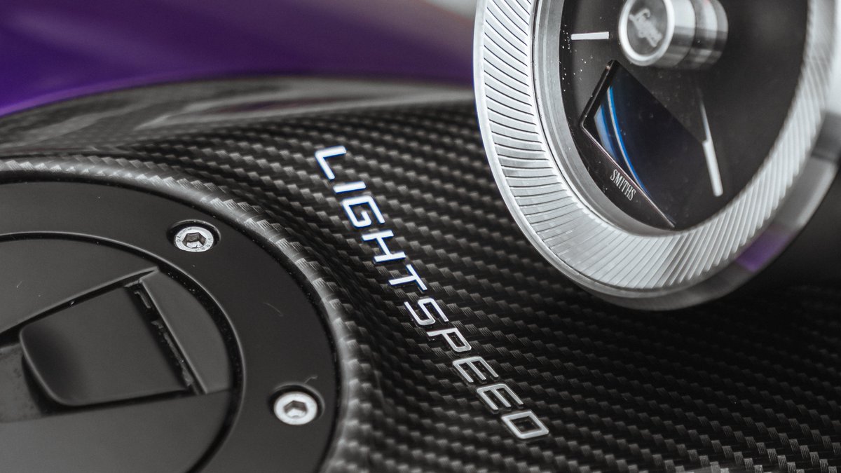 Langenbikes's tweet image. Langen x @caigauge = Design mastery 🏍️

Osian Flowers and Dave Belton designed a unique 80mm gauge that tracks both speed and rpm. A true testament to our commitment to quality and precision.

#LangenMotorcycles #SmithsInstruments