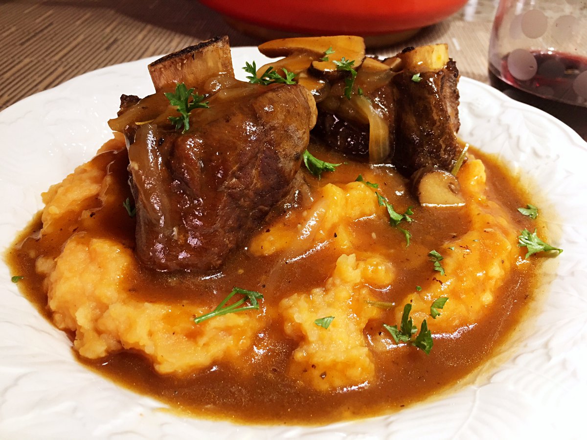 clubfoody1's tweet photo. Today is National #RibDay
Braised Beef Short Ribs with Sherry &amp; Shiitake... totally an OMG!🤩
(check out my next posts👆 &amp; the previous one 👇 for more rib recipes😋)

#YouTube 📽️: https://t.co/Kx6Ep7aSYf
#RECIPE ➡️: https://t.co/UmXZRxcxiM

@EventGuideToday @DiningGuide2Day https://t.co/aA3dFLq8V1