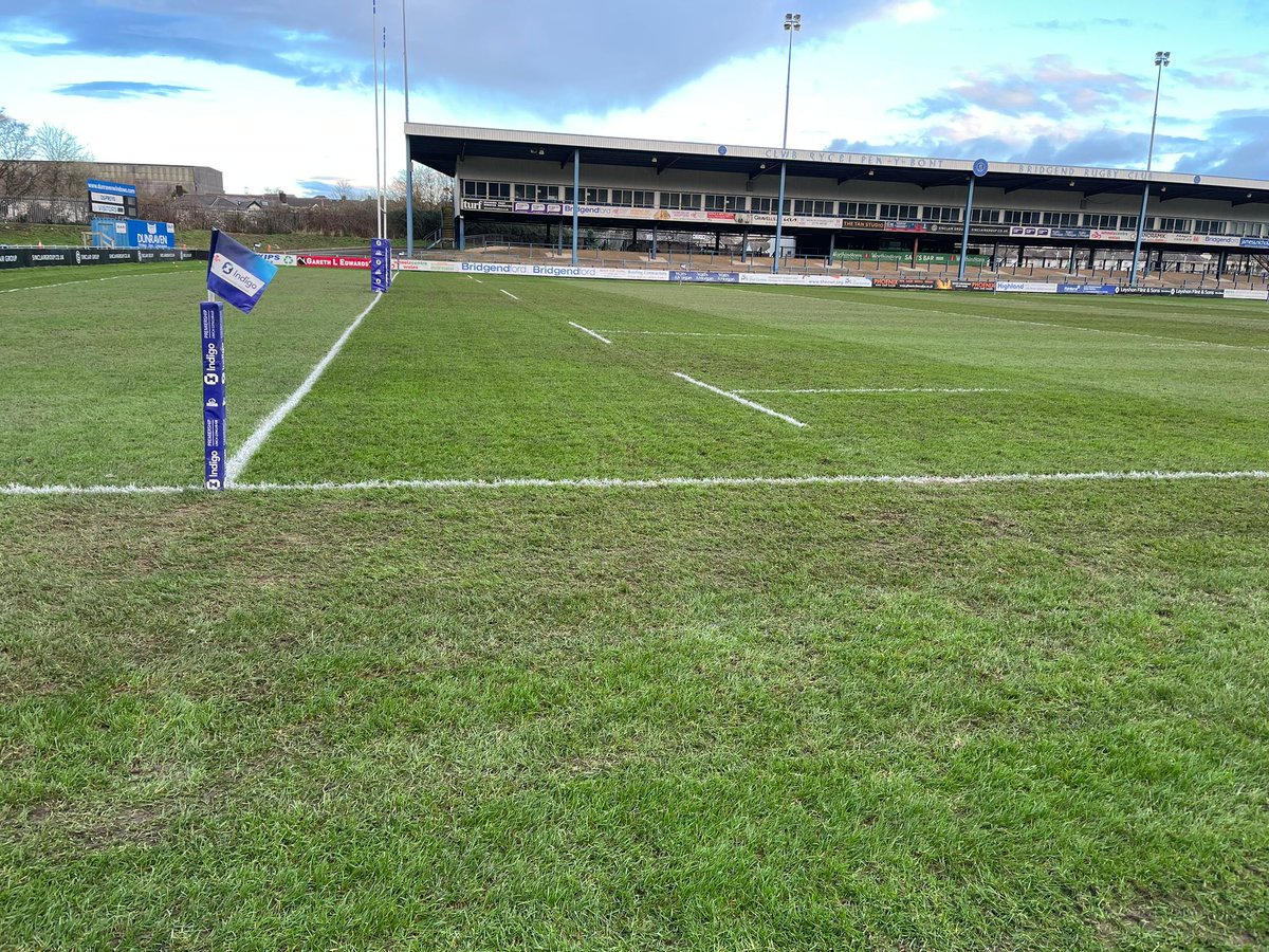 🏡🏟️ The Dunraven Brewery Field 

How good does our home look ahead of tomorrow's game with Carmarthen Quins? 😍

Big thanks to the team at LJPS for their incredible work as always 👏 

🔵⚪