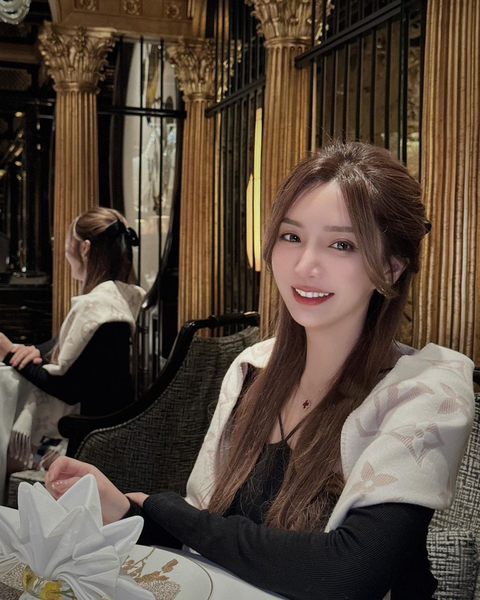 Why should a person work hard? The best answer I've ever seen is: because the things I like are all expensive, the places I want to go are far away, and the person I love is perfect😼😼