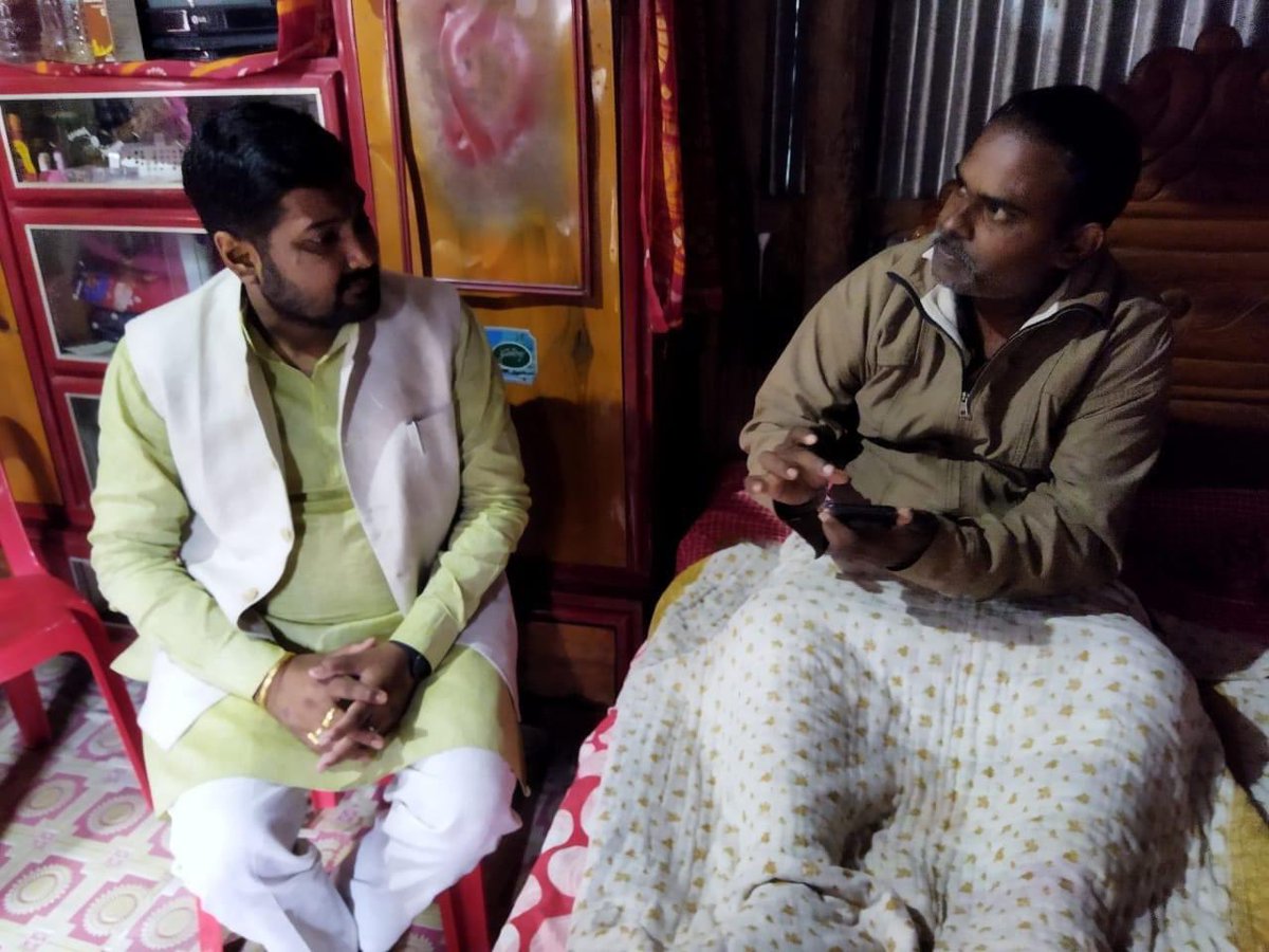BJYMNABADAL's tweet photo. বিশালগড় #চন্দ্রনগর নিবাসী শ্রী #ইন্দ্রজিৎ_শীল গত কিছুদিন পূর্বে যান দুর্ঘটনায় আহত হন, আজ উনার বাসভবনে যাই এবং উনার শারীরিক অবস্থার খোঁজ খবর নেই। https://t.co/kYAJZzkPj3