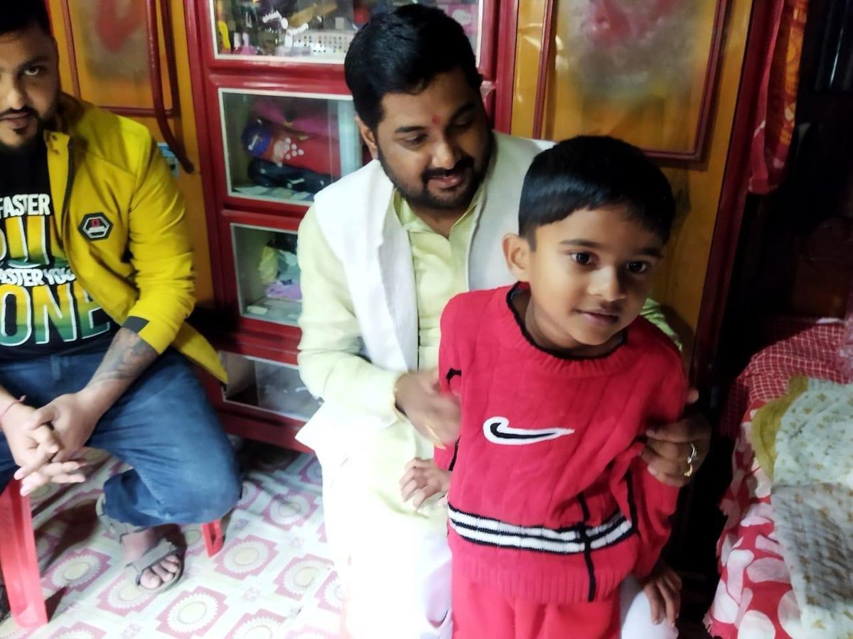BJYMNABADAL's tweet photo. বিশালগড় #চন্দ্রনগর নিবাসী শ্রী #ইন্দ্রজিৎ_শীল গত কিছুদিন পূর্বে যান দুর্ঘটনায় আহত হন, আজ উনার বাসভবনে যাই এবং উনার শারীরিক অবস্থার খোঁজ খবর নেই। https://t.co/kYAJZzkPj3