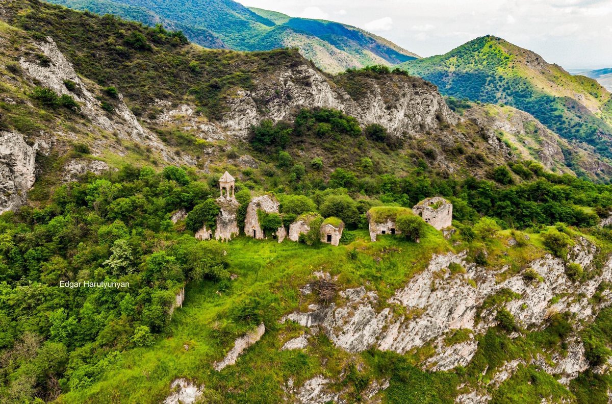 algalitsky's tweet photo. As we mark Armenian Christmas, let us commit ourselves to the task of ensuring Artsakh's Armenians are once again able to freely celebrate this Holy Day in their ancestral homeland – as they have for over 1700 years.

Քրիստոս Ծնաւ և Յայտնեցաւ: Ձեզ և Մեզ Մեծ Աւետիս: https://t.co/oYmvx6pdos