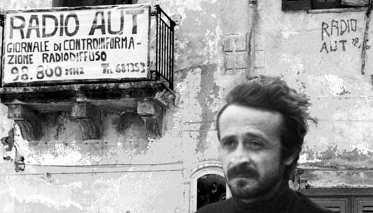 #PeppinoImpastato
5 gennaio 1948

"Ancora ti aspettiamo per definire
il centro della tua storia
Il segreto che non hanno distrutto sui binari
E che si e' piuttosto disperso in cento pezzi
Tra radio, aeroporti, piazze, comizi, spiagge
La bellezza."

Ariel Basulto Perdomo