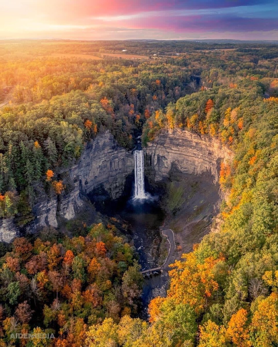 AbsurdAnticsHQ's tweet image. The natural wonders of Taughannock Falls State Park in New York, USA! 🏞️🍃 #TaughannockFalls #NYStateParks