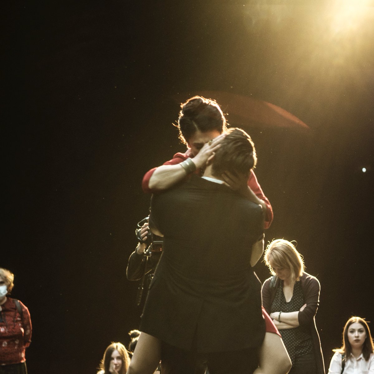 Cheek by Jowl (@cbyj) on Twitter photo "I know the plot, but it still always manages to surprise me. You discover what you already know."
Declan and Nick's production of Oedipus travels to <a href="/TeatrosCanal/">Teatros del Canal ▪️ Comunidad de Madrid</a> later this month - listen to Declan talk about the production here! open.spotify.com/episode/1L7Nr1…
📸Albert Dobrin "I know the plot, but it still always manages to surprise me. You discover what you already know."
Declan and Nick's production of Oedipus travels to <a href="/TeatrosCanal/">Teatros del Canal ▪️ Comunidad de Madrid</a> later this month - listen to Declan talk about the production here! open.spotify.com/episode/1L7Nr1…
📸Albert Dobrin