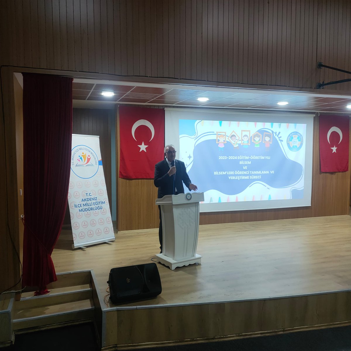 AkdenizilceMem's tweet photo. Müdürümüz Sayın @AdemSimsek33 başkanlığında, @akdenizbld Başkanı Sayın @mustafagultak ' ın katılımı ile "BİLSEM' lere Öğrenci Tanımlama ve Yerleştirme Süreciyle" ilgili bilgilendirme toplantısı yapıldı.
@tcmeb @Yusuf__Tekin @ahpehlivan53 @fazilet_durmus @MersinMEM https://t.co/jXwWFTrJW3