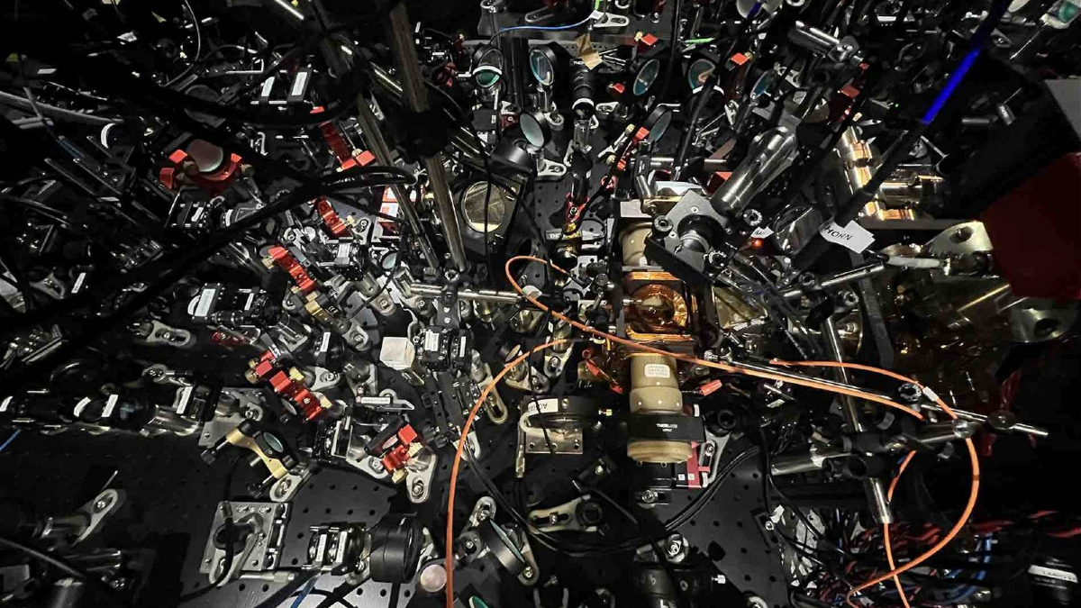 IEEEQuantum's tweet image. How is @DARPA keeping busy these days? By creating the world’s first quantum circuit using logical #qubits, says @Debriefmedia. It marks a big step towards fault-tolerant #QuantumComputing, and may revolutionize the design of #QuantumComputer processors: bit.ly/3NQI9KC