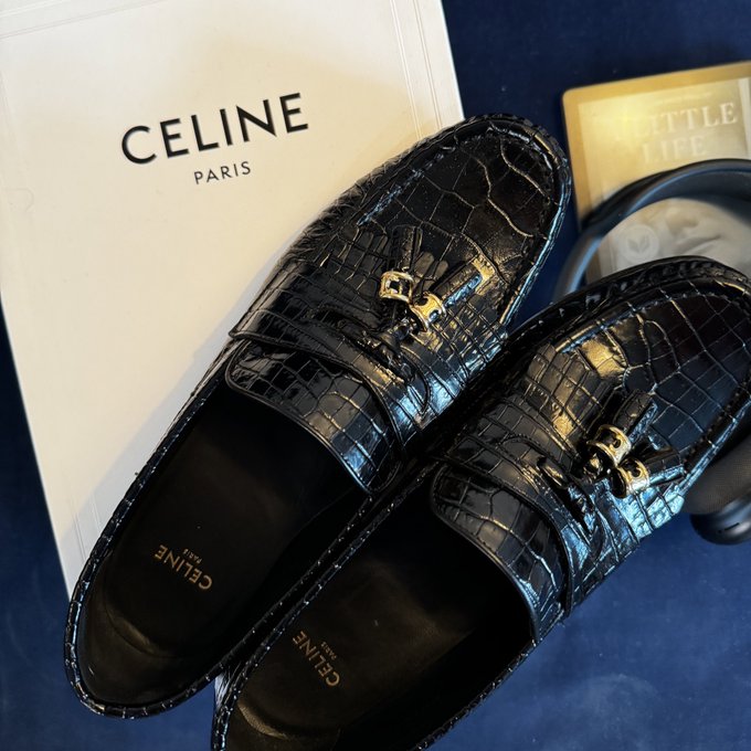 Another trip, another pair of designer sub-funded shoes. https://t.co/x8HPTWrj4C