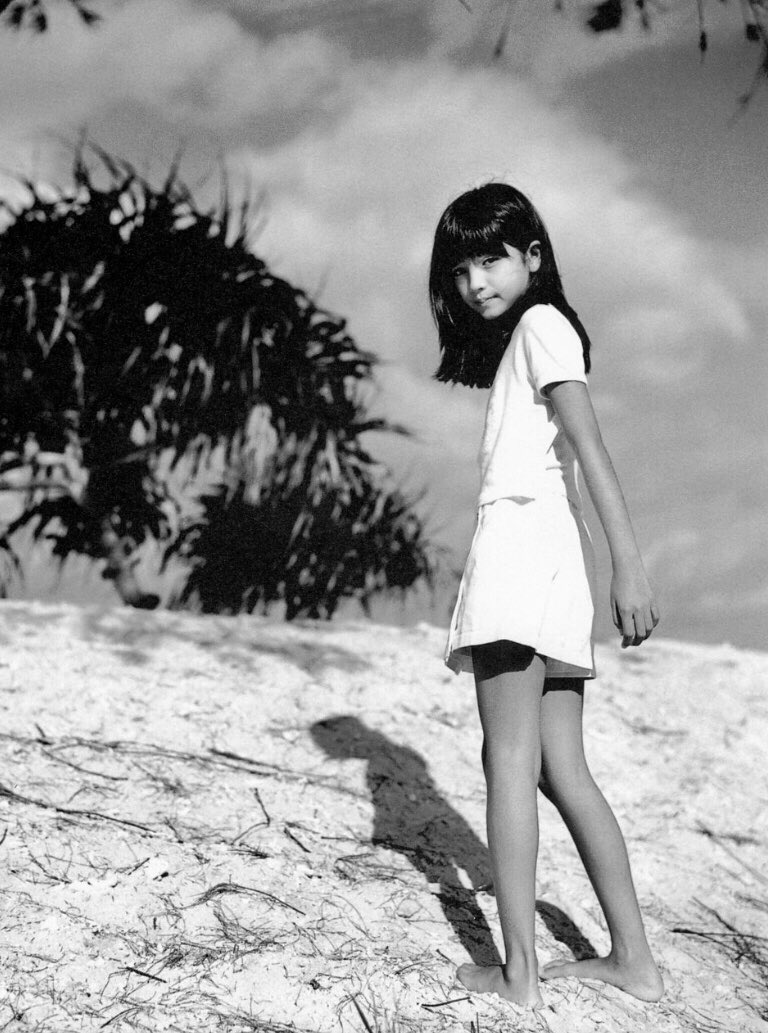 篠山紀信が撮影した子供時代の満島ひかりと山田優。