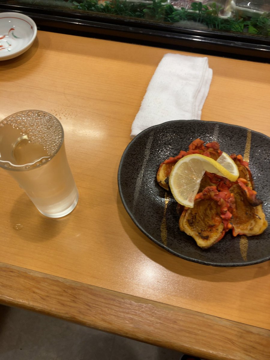 HbbProject's tweet photo. 久しぶりに贅沢するね。
やっぱ寿司は旨い https://t.co/XI9gr4amj8