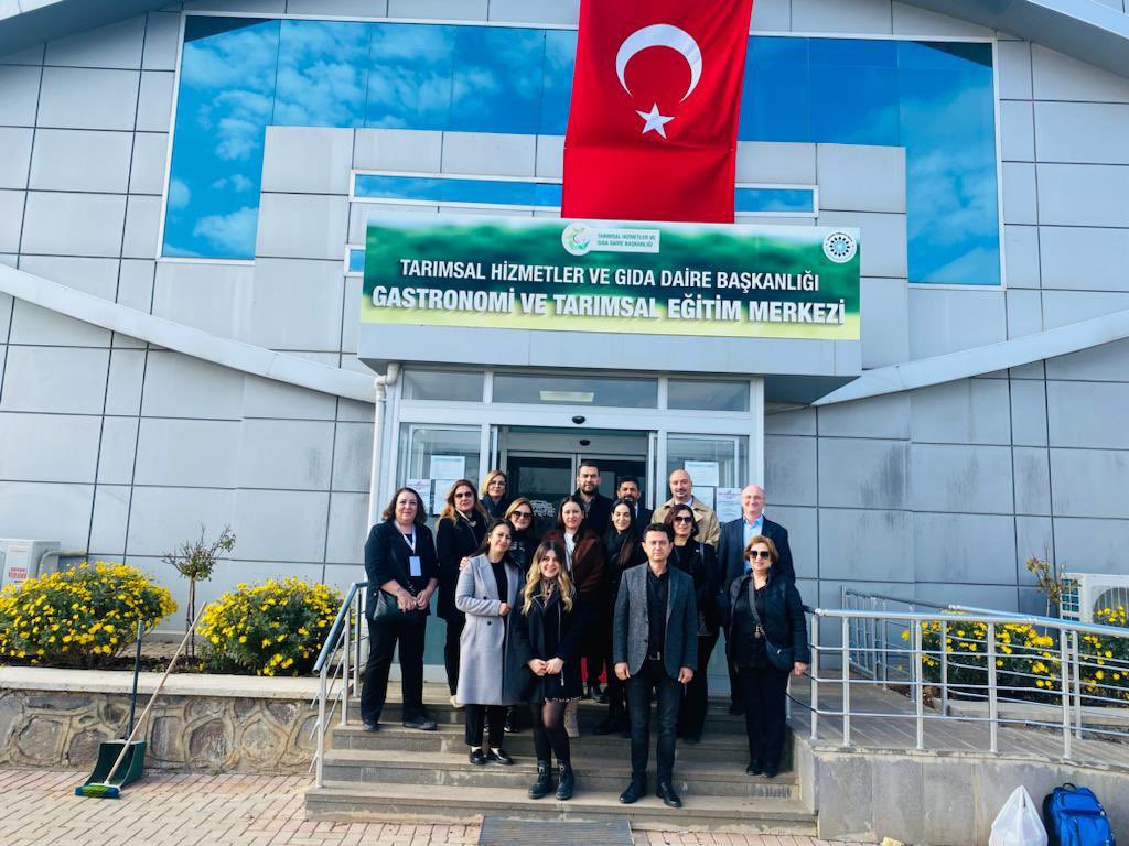 KKTC Kooperatif Şirketler Mükayyitliği ve Kıbrıs kadın kooperatifleri temsilcileriyle Gaziantep Büyükşehir Belediyesi Gastronomi ve Tarımsal Eğitim Merkezini ziyaret ederek iş birliği fırsatlarını değerlendirdik. <a href="/iornek/">İbrahim Örnek Prof. Dr. 🇹🇷</a> <a href="/GaziantepBeld/">Gaziantep Büyükşehir</a> <a href="/FatmaSahin/">Fatma Şahin</a> <a href="/GbbTarim/">Tarımsal Hizmetler Daire Başkanlığı</a>