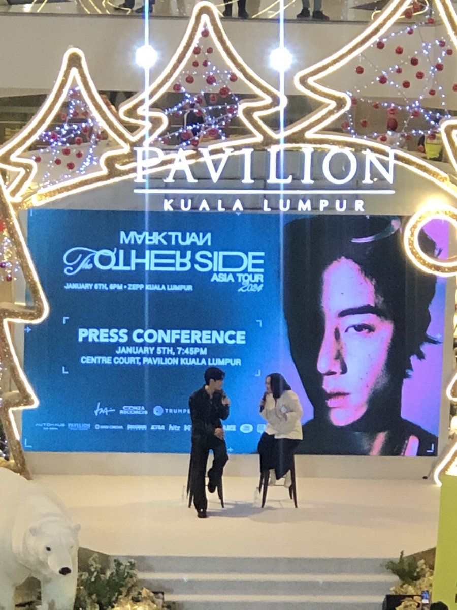 zk_1804's tweet image. I see u @marktuan 😉🫰#MarkTuan #MarkTuaninKL #pavilionKL