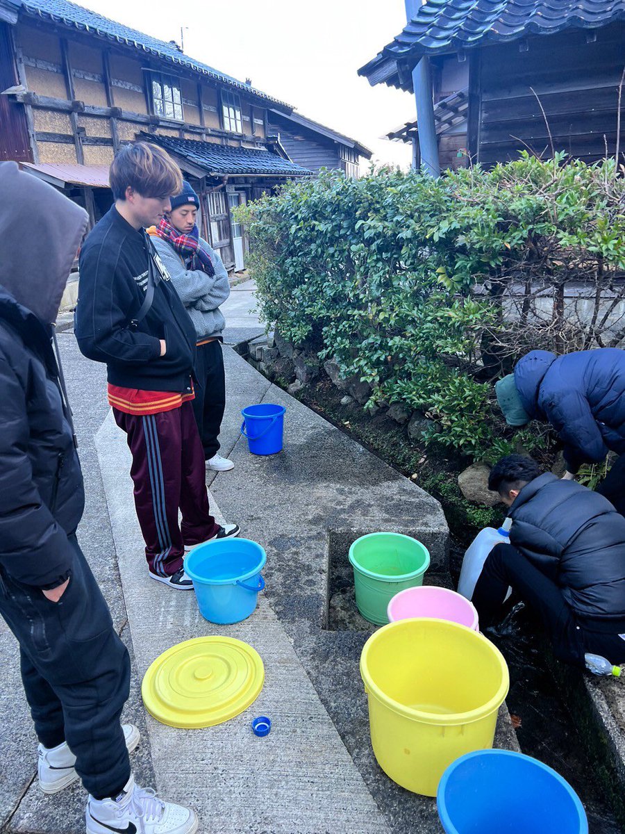 sm_1173's tweet photo. 千枚田ポケットパークから愛知に帰ってこれました。最初はどうなるかわからなくて不安だったけどみんなで協力して炊き出し飲める水の確保発電機を自動販売機に繋いで栄養ドリンクスポドリの確保ようやく皆千枚田から避難所へ移ることができました。また必ず千枚田に行きます　#千枚田ポケットパーク https://t.co/sulrOwzGOX