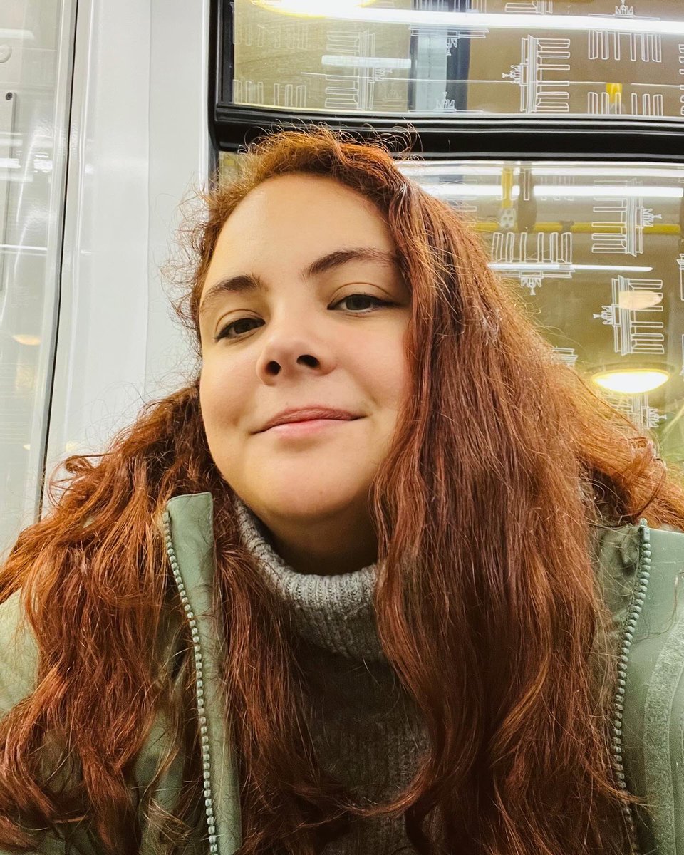 latin_lit's tweet photo. Tiempo de cambios, de vivir sin miedos 🔥Hice algo que nunca antes me había animado a hacer: me pinté el pelo. Originalmente lo quería naranja pero quedó casi color fénix. ¿Será una metáfora? https://t.co/Di7xuh4oli