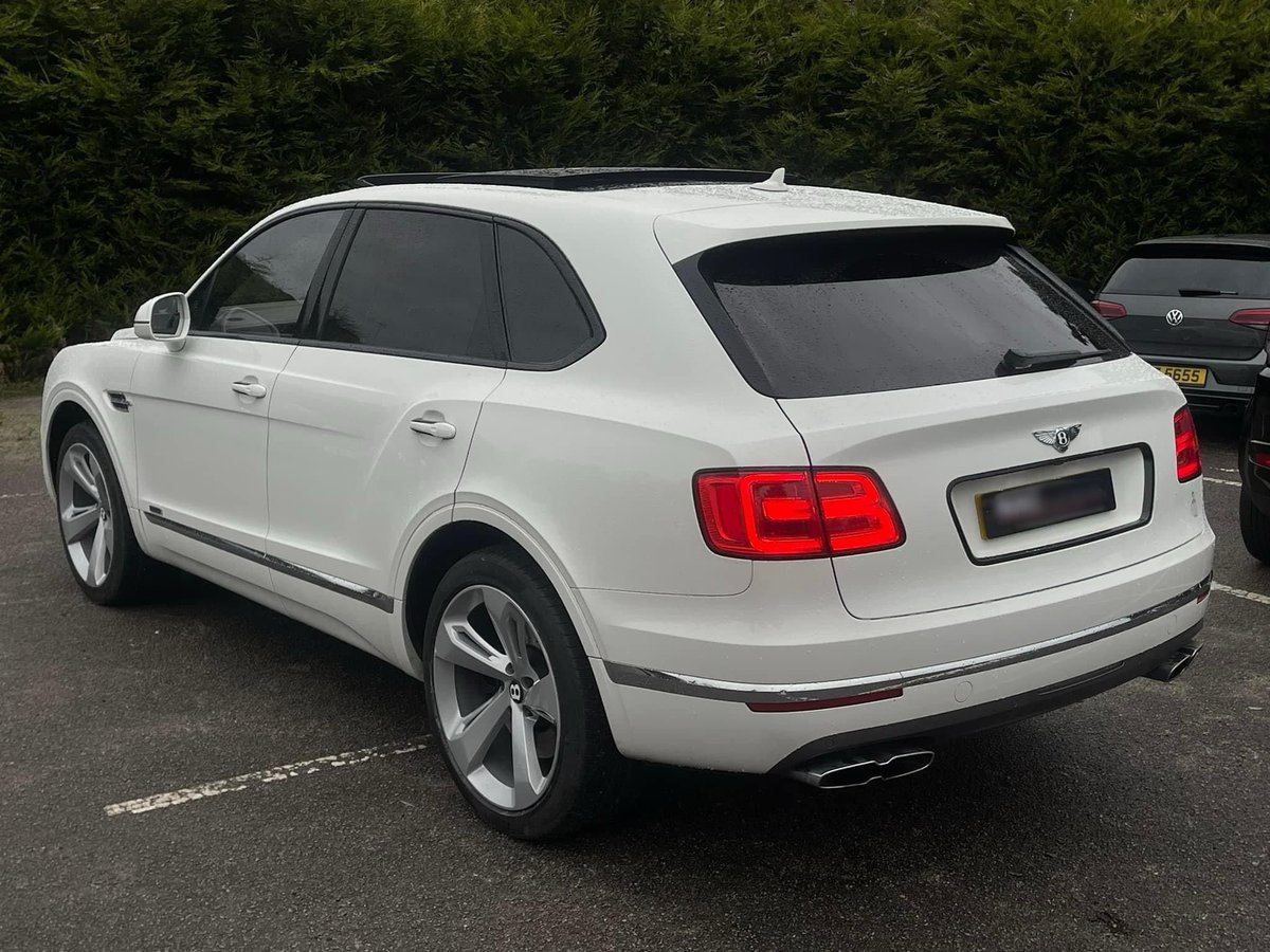 Bentley Bentayga 2018 4.0d V8 Auto 4WD Euro 6 (s/s) 5dr 40,000 miles £78,000 C&F Mbsa 🤙🏾: +254 731 402954 #bentayga #bentley #bentleybentayga #bentleykenya #bentleycontinental #flyingspur #mulsanne #cullinan #bentleyflyingspur #bentleymulsanne #ferrari #rollsroyce #luxury