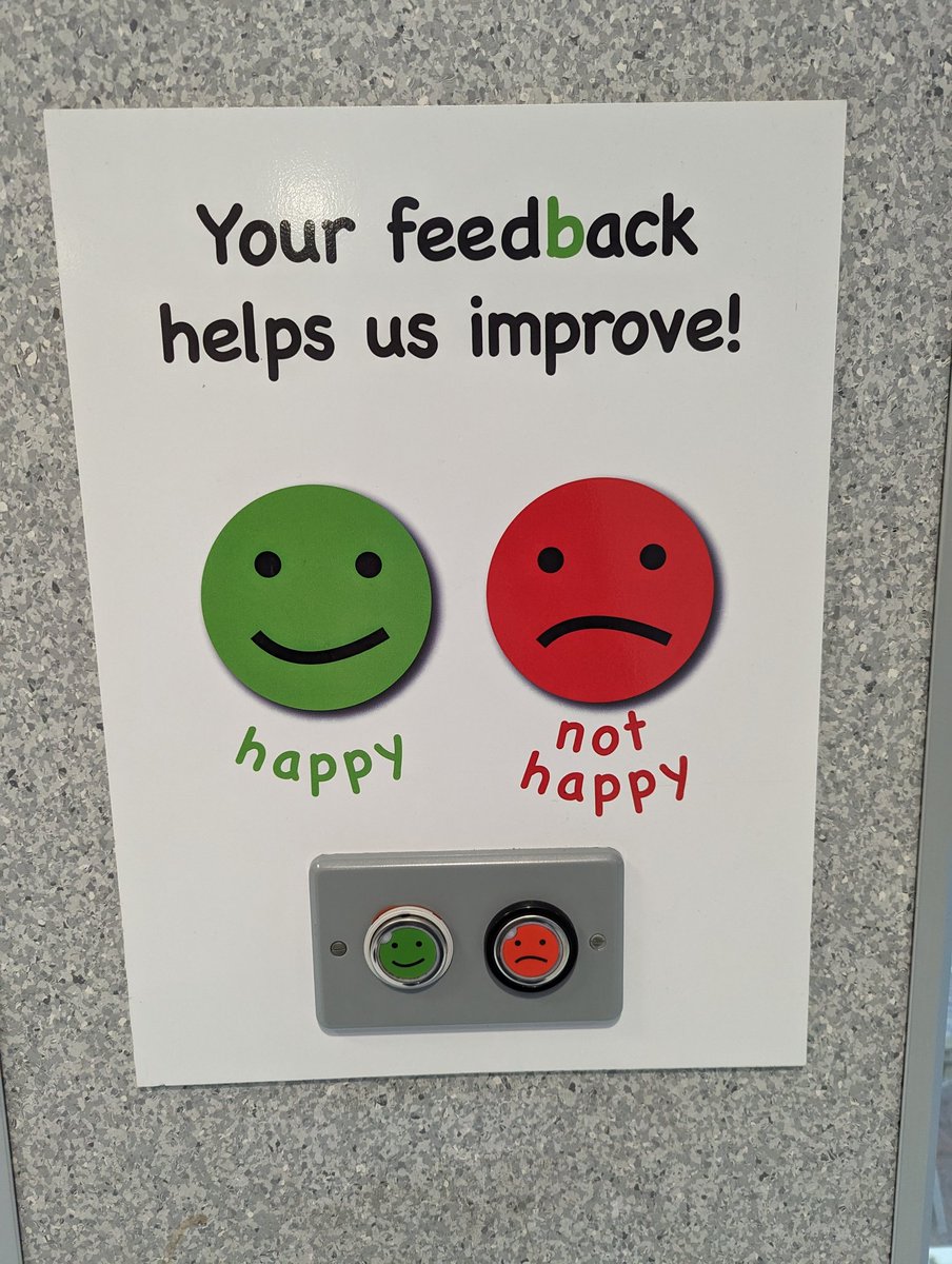 theMagicWeasel's tweet photo. Can anyone think of a reason the 'b' is green?  Accident?  Or some kind of clever physiological trickery to make you press the green button? https://t.co/2uQWB6UrLV