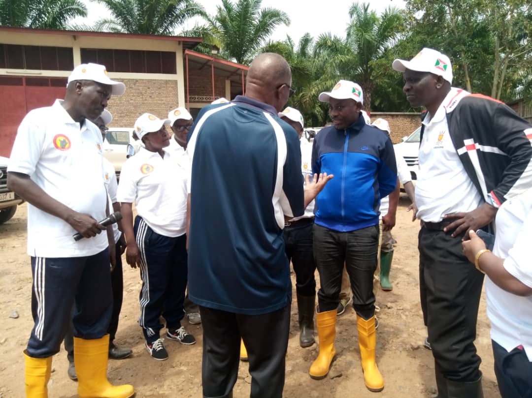 ohpburundi's tweet image. #Rumonge :L'@ohpburundi : Visite de l'unité industriel  #cicar par l'assistant du @BMineagrie Monsieur Emmanuel NDORIMANA @BMineagrie #Burundi.