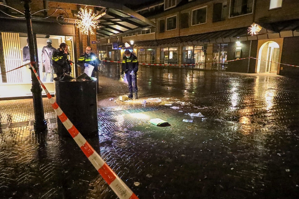 Politie zoekt getuigen zware mishandeling Oude Raadhuisplein #Huizen -  huizernieuws.nl/l/330350