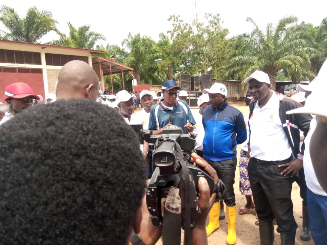 ohpburundi's tweet image. #Rumonge :L'@ohpburundi : Visite de l'unité industriel  #cicar par l'assistant du @BMineagrie Monsieur Emmanuel NDORIMANA @BMineagrie #Burundi.