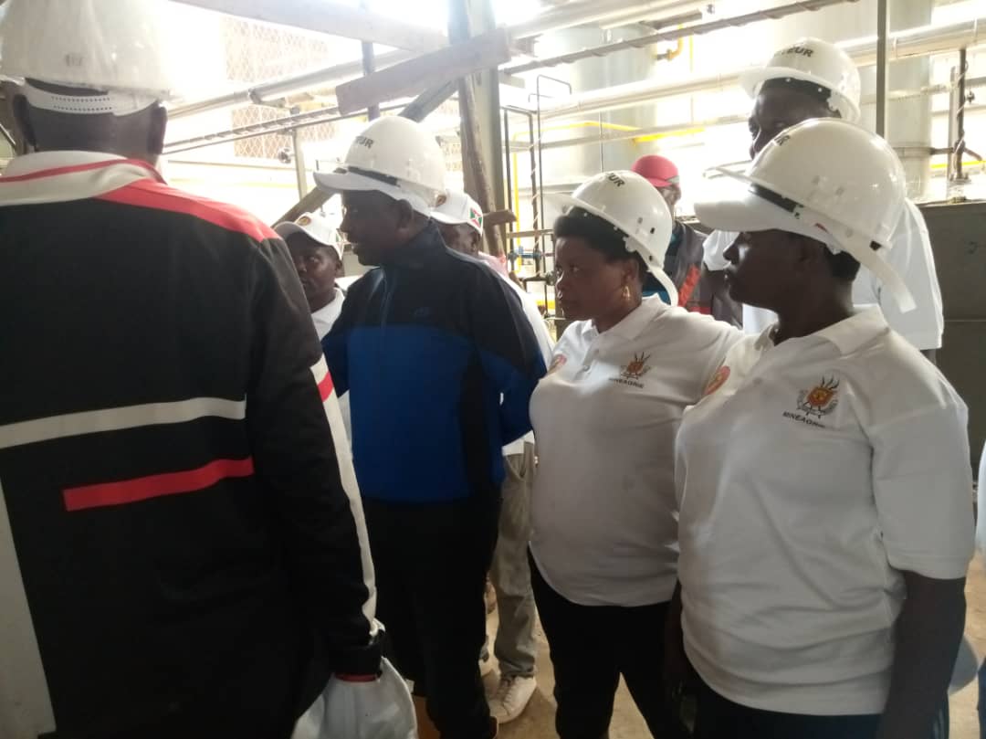 ohpburundi's tweet image. #Rumonge :L'@ohpburundi : Visite de l'unité industriel  #cicar par l'assistant du @BMineagrie Monsieur Emmanuel NDORIMANA @BMineagrie #Burundi.